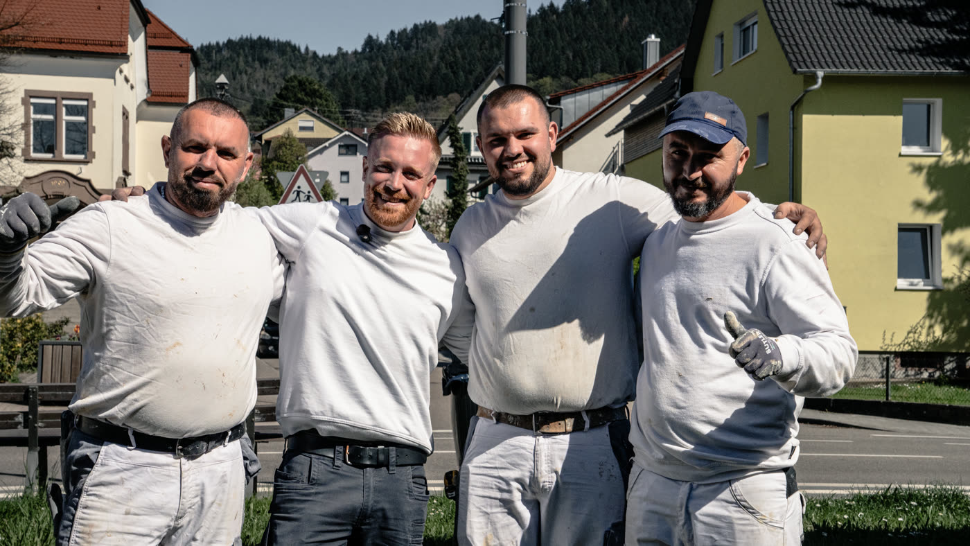 Das Team von Schwarzwaldbau vor Ort, aufgenommen während des Drehtags