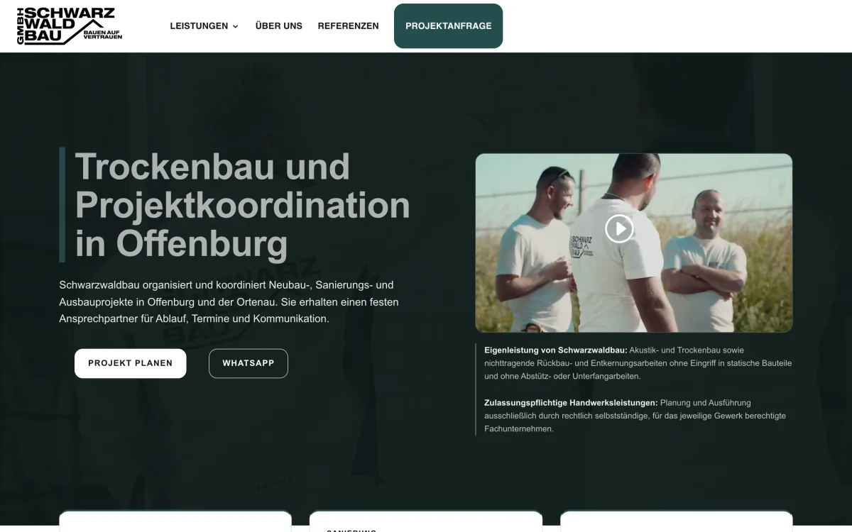 Startseite von Schwarzwaldbau: Überschrift „Trockenbau und Projektkoordination in Offenburg“ neben einem Video aus dem Betrieb