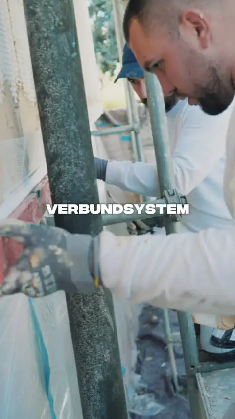 Kurzvideo im Hochformat: Fachwerkarbeiten im Holzbau