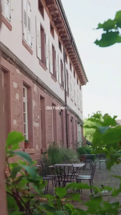 Kurzvideo im Hochformat: Altbau und Neubau im Vergleich